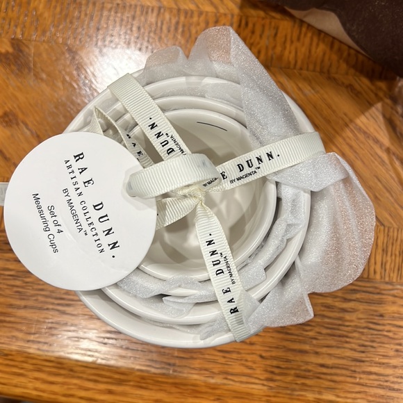 Rae Dunn Measuring cups - Picture 3 of 7